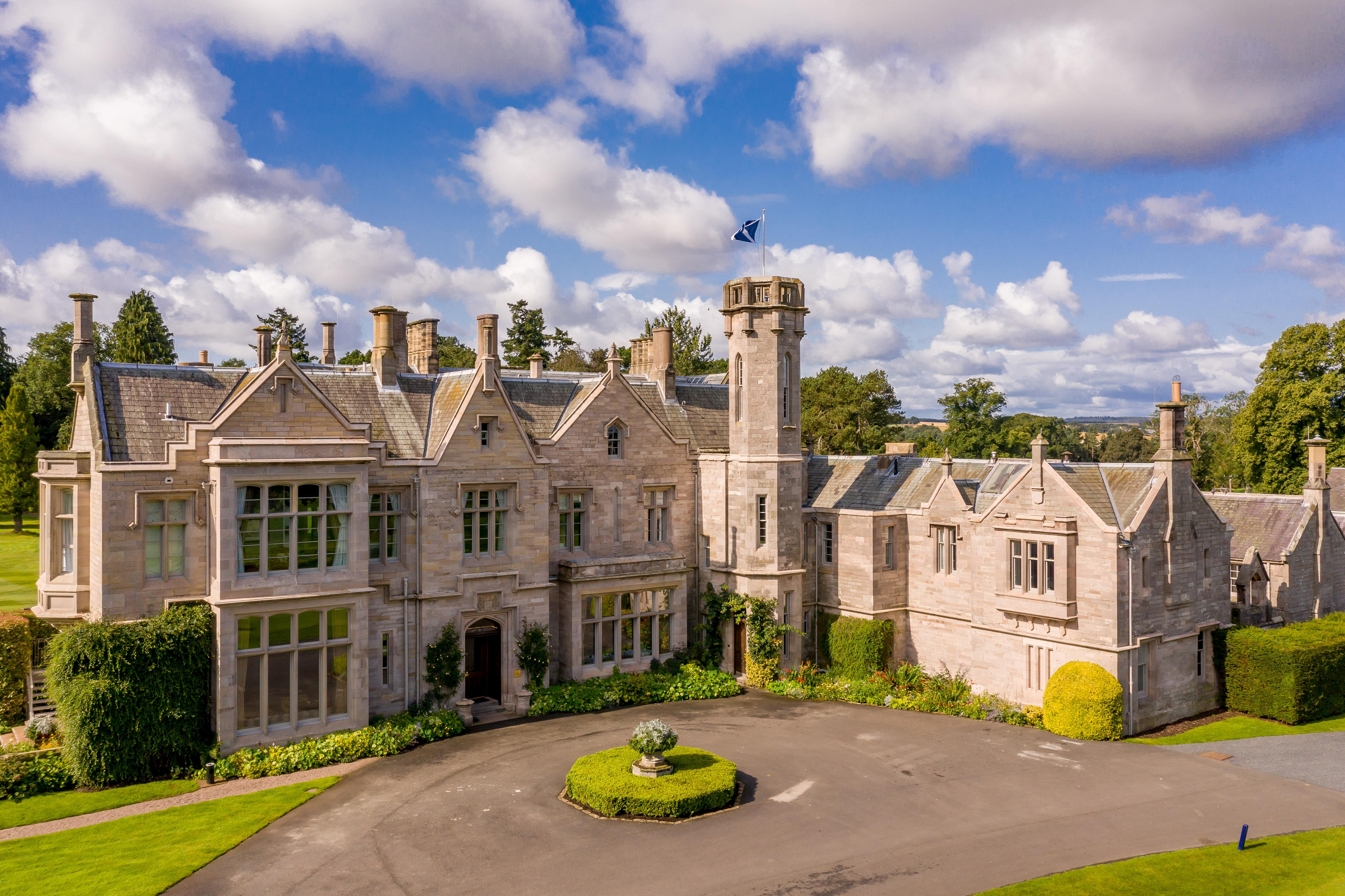 Schloss Roxburghe, Part Of Destination By Hyatt Dış mekan fotoğraf The main entrance to the school