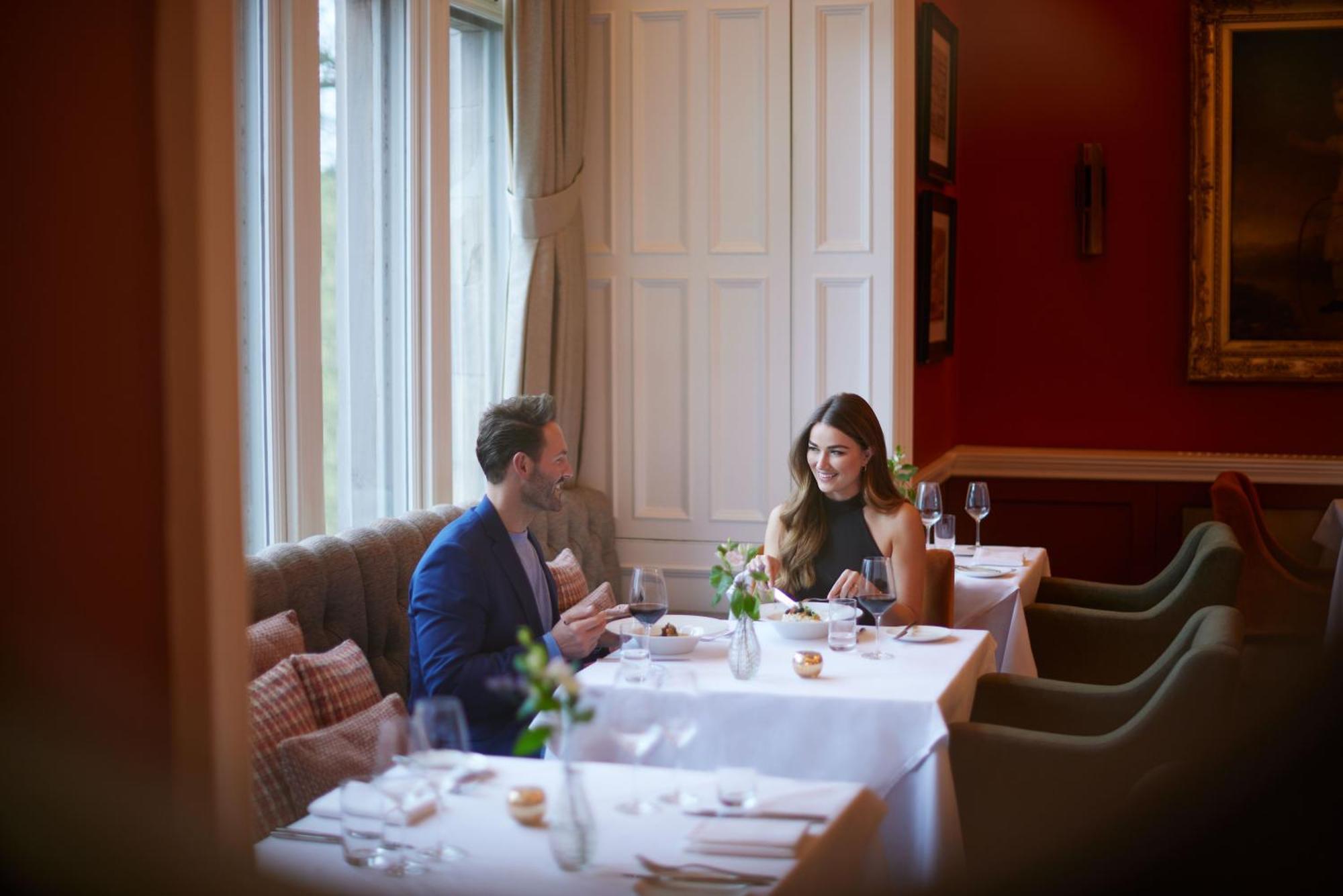 Schloss Roxburghe, Part Of Destination By Hyatt Dış mekan fotoğraf The restaurant at The Ivy Temple Row