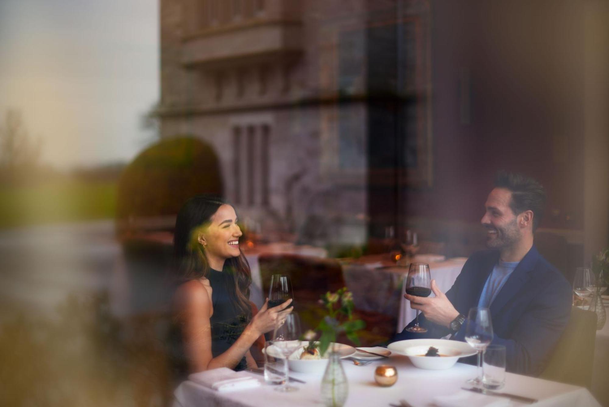 Schloss Roxburghe, Part Of Destination By Hyatt Dış mekan fotoğraf A couple dining at a restaurant