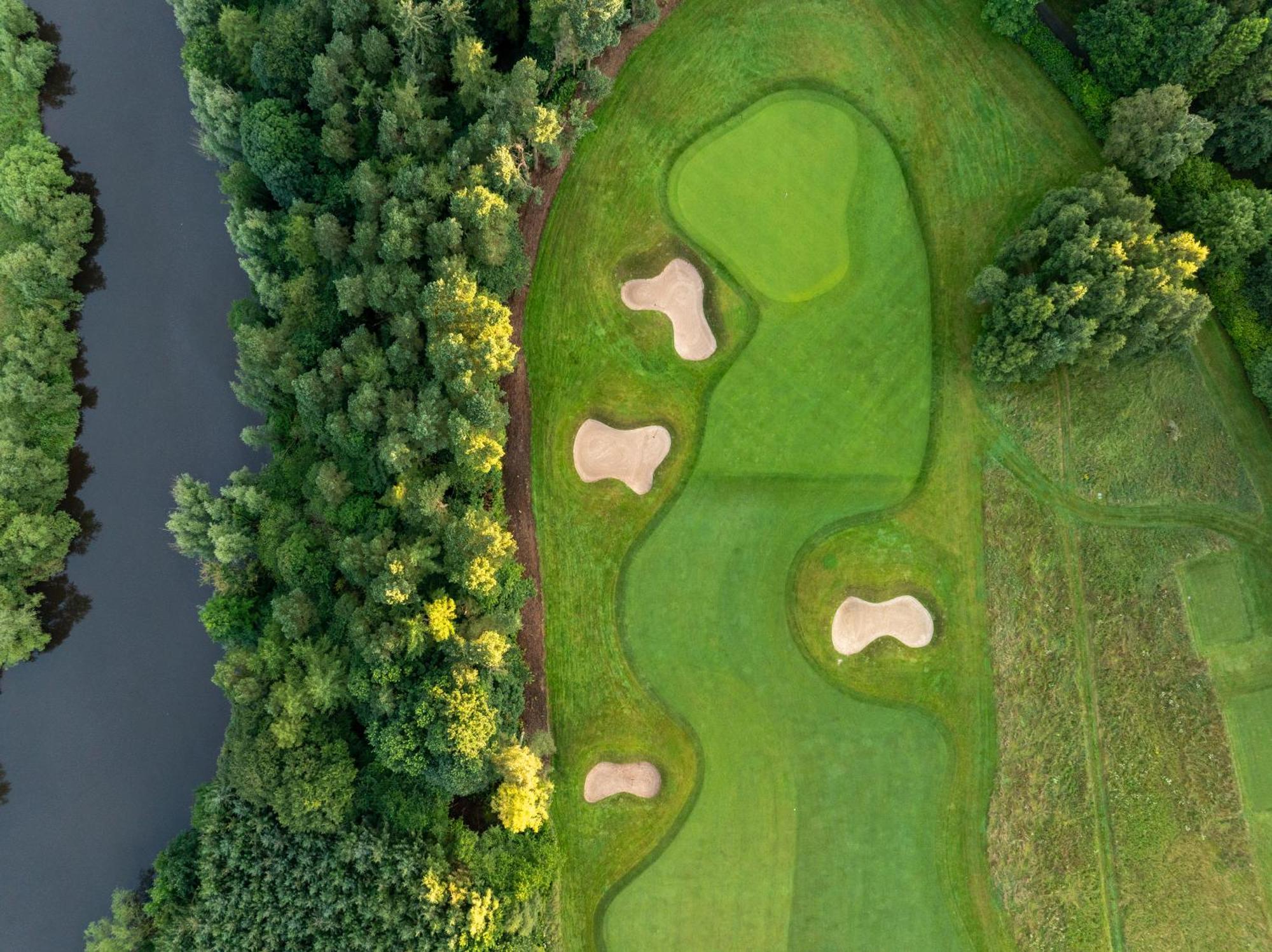 Schloss Roxburghe, Part Of Destination By Hyatt Dış mekan fotoğraf The 17th hole at the 2016 U.S. Open