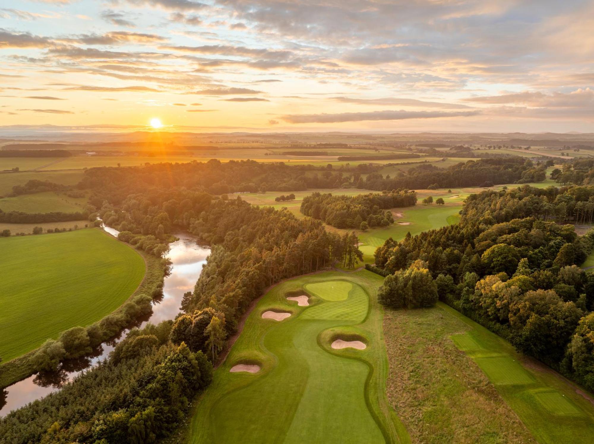 Schloss Roxburghe, Part Of Destination By Hyatt Dış mekan fotoğraf The 18th hole at the Old Golf Course