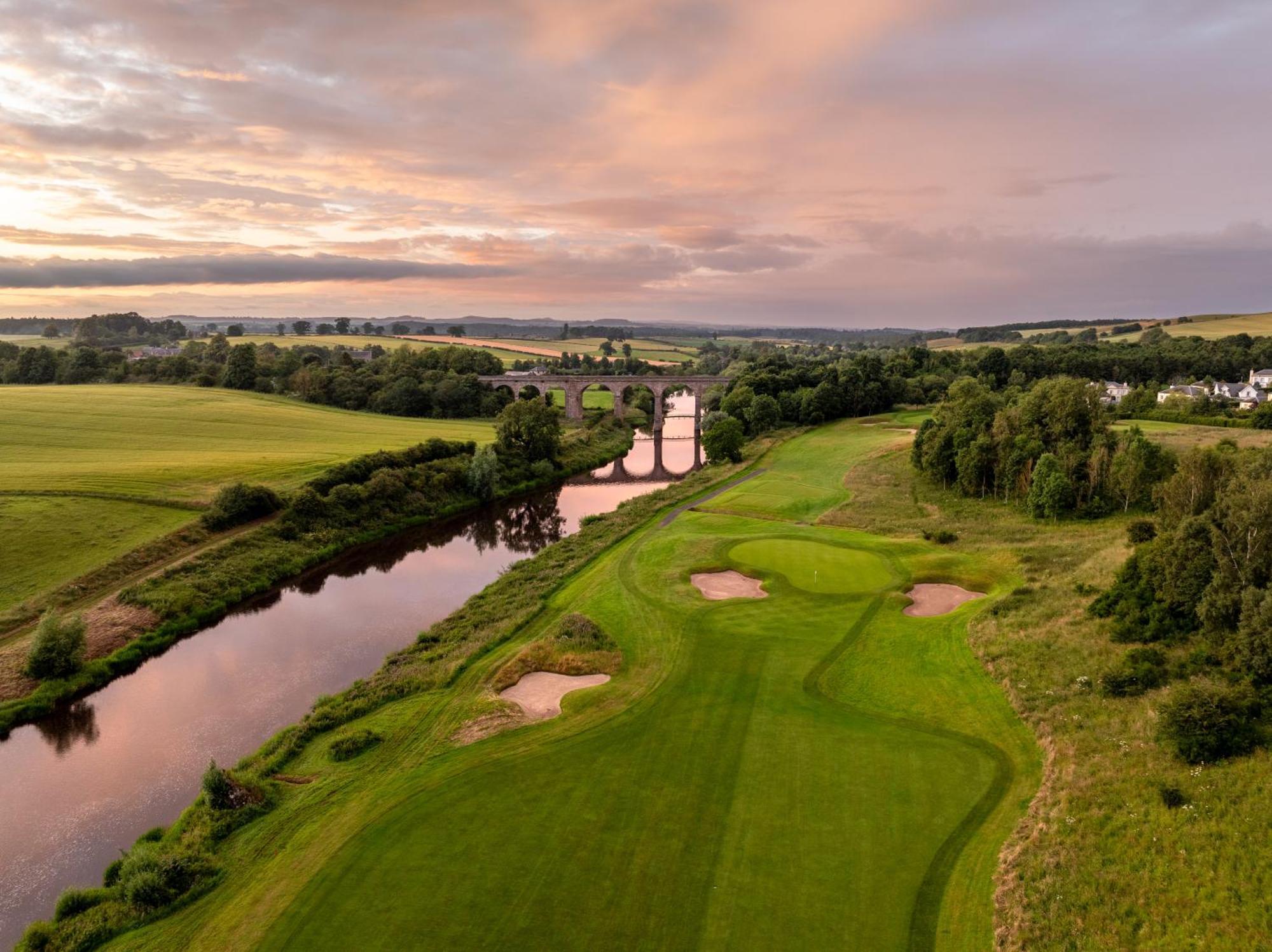Schloss Roxburghe, Part Of Destination By Hyatt Dış mekan fotoğraf The 17th hole at the Old Head Golf Links